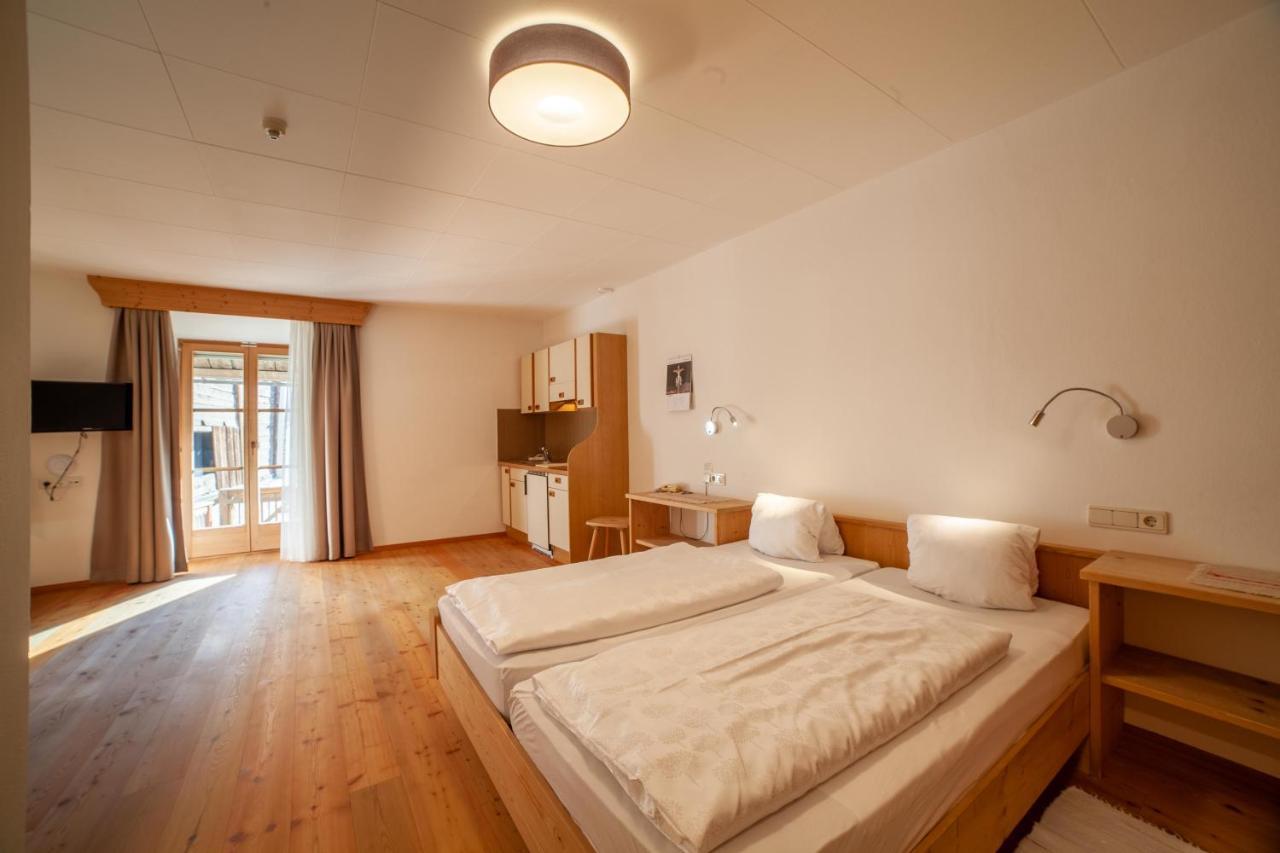 Hotel Greif Malles Venosta Exterior photo